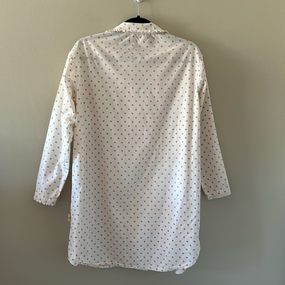 TAYLOR LINENS PINK & WHITE POLKA DOT RUFFLED COLLAR & TRIM NIGHT SHIRT SZ SMALL - Picture 2 of 9